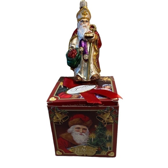 OLD WORLD CHRISTMAS CHRISTMAS TREE ORNAMENT PRIEST WITH BOX - Picture 1 of 10